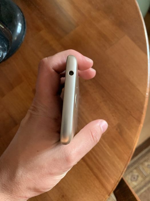 Сенсорний телефон Samsung j2 16gb в хорошому стан