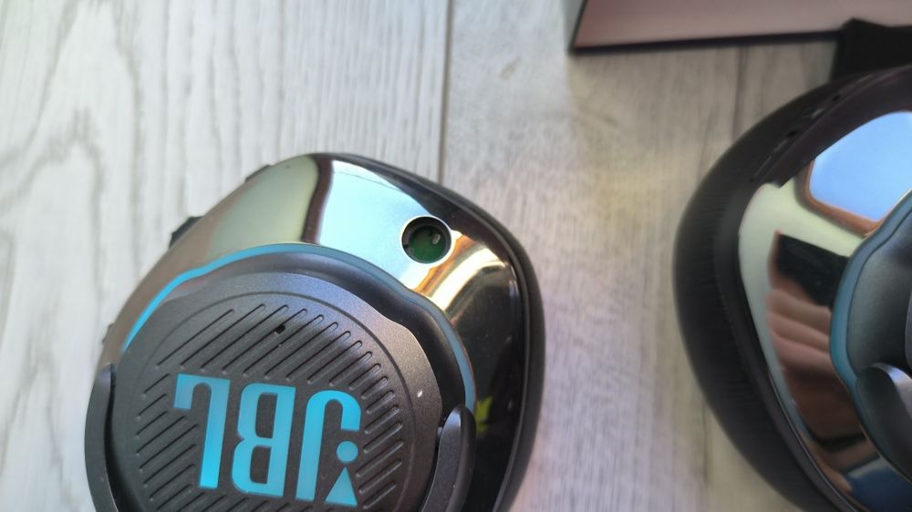 Sluchawki jbl quantum 810 bezprzewodowe  USZKODZONE WYRWANY MIKROFON