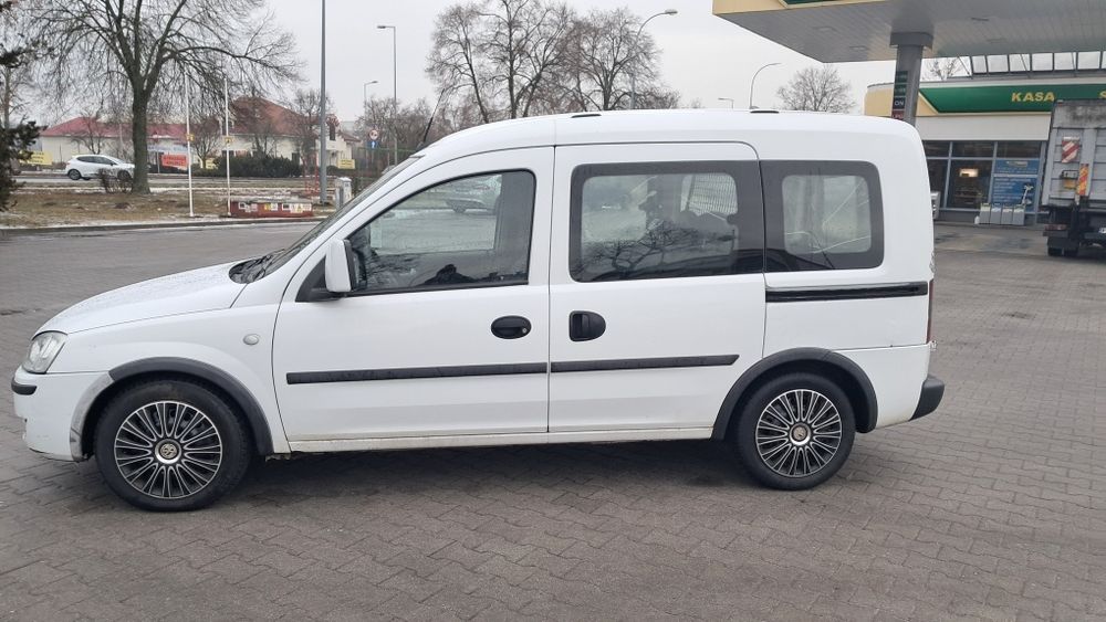 Opel Combo diesel 5 osób klimatyzacja