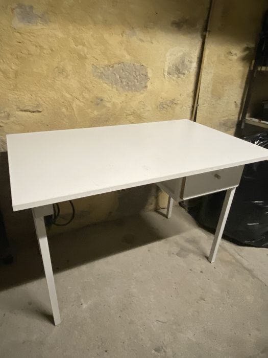 Mesa de trabalho com cadeira