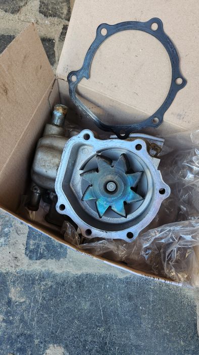 Помпа на Subaru legacy 2.0
