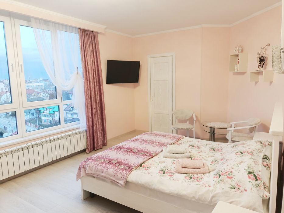 Шикарні апартаменти в центрі по  С.Бандери 23. Завжди світло. Вільна