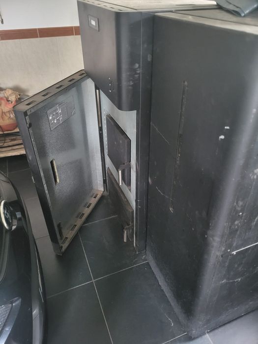Caldeira a Pellets (SALZAIMA, 30Kw)+cilo +termoacumulador (SOLEC)