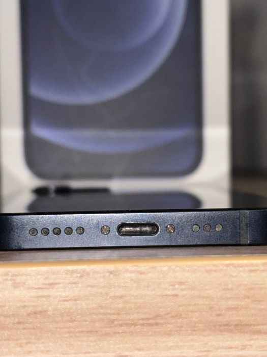 iPhone 12 bardzo dobry