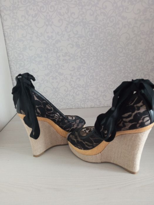 Туфли с открытым носком