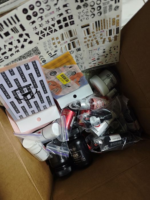 Набір матеріалів для манікюру гуртом: бази, праймери, полігелі, декор