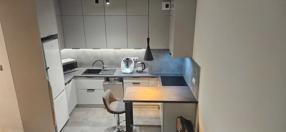 Wynajmę kawalerkę 30m balkon 8m  bez zwierząt bez dzieci