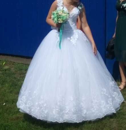 Продам весільну сукню