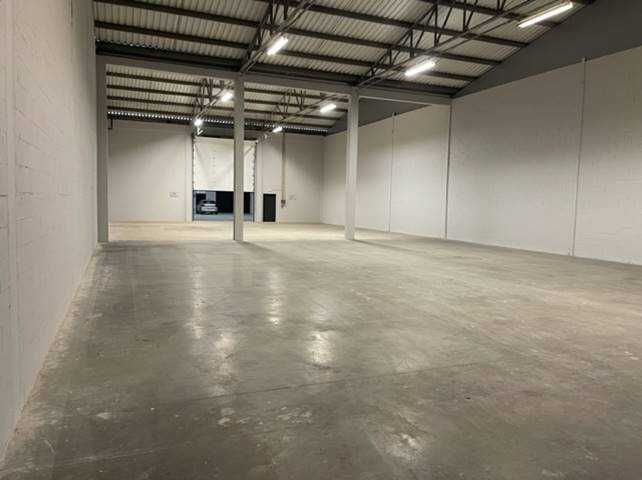 Arrenda-se Armazém na Moveme Business Park