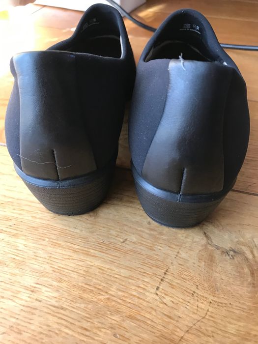 Półbuty marki Ecco.