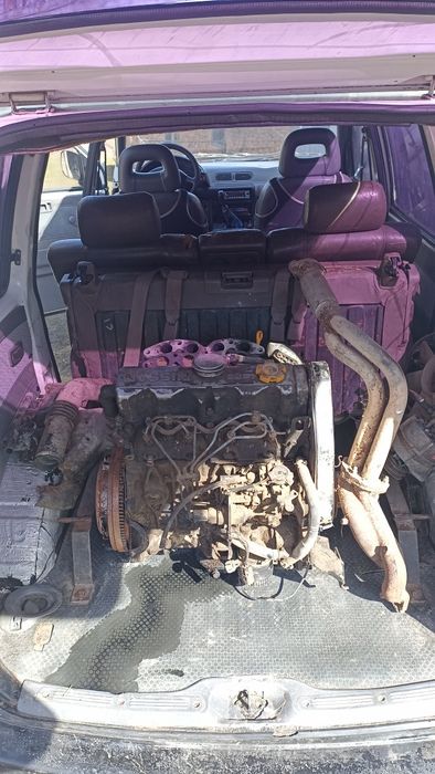 Nissan venete 2000рік