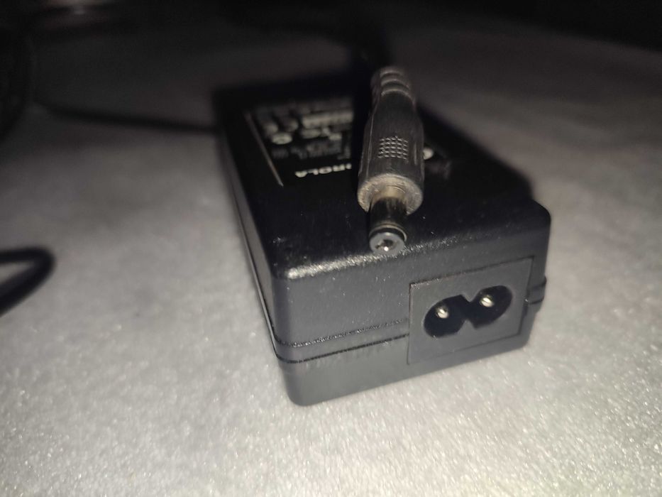 Sprawny zasilacz stabilizowany MOTOROLA 5V 5.7V 3A