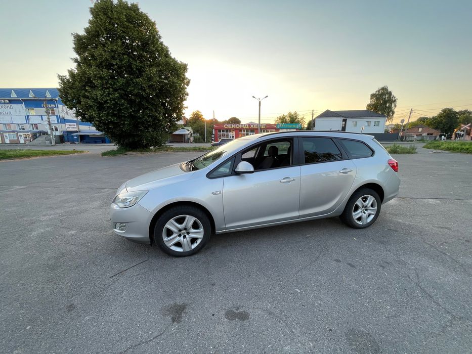 Автомобіль Opel Astra J