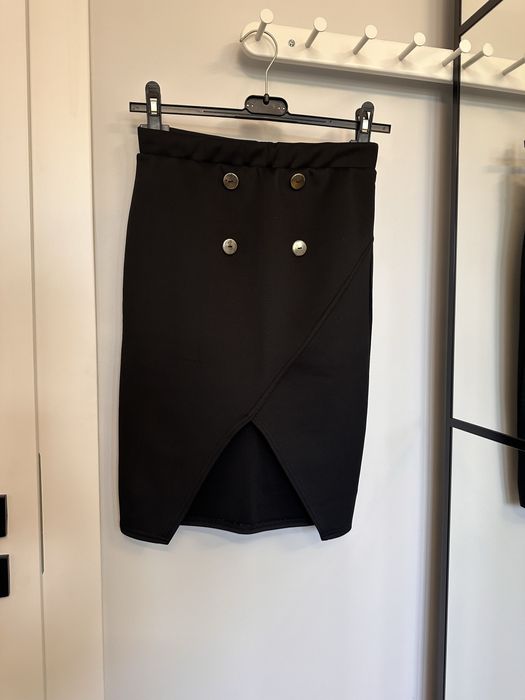 Czarna spódnica damska kopertowa r.34