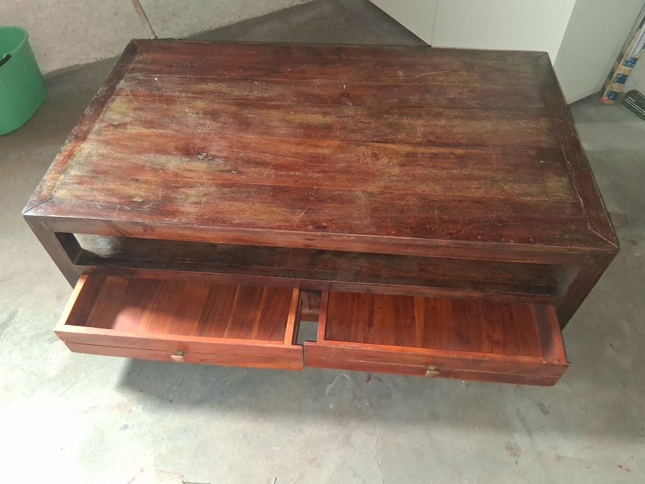 Mesa de Centro Rústica em Madeira Maciça com Gavetas
