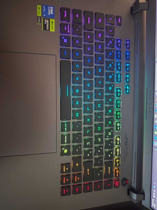 PC Asus ROG Strix G615 16" | RTX 5070 | Ultra 9 275HX | 32GB | 1TB