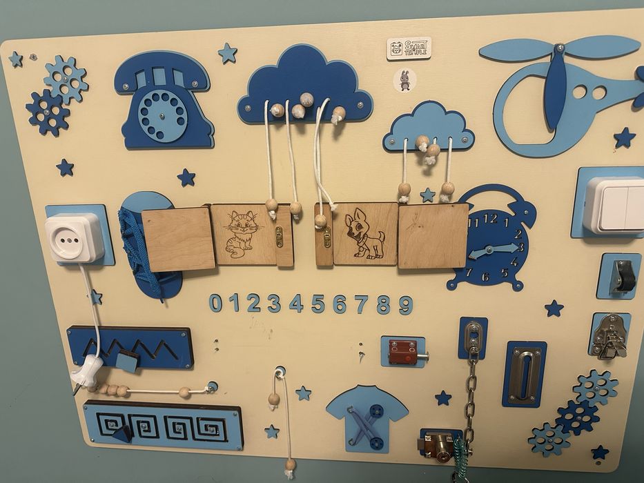 Бізіборд на стіну