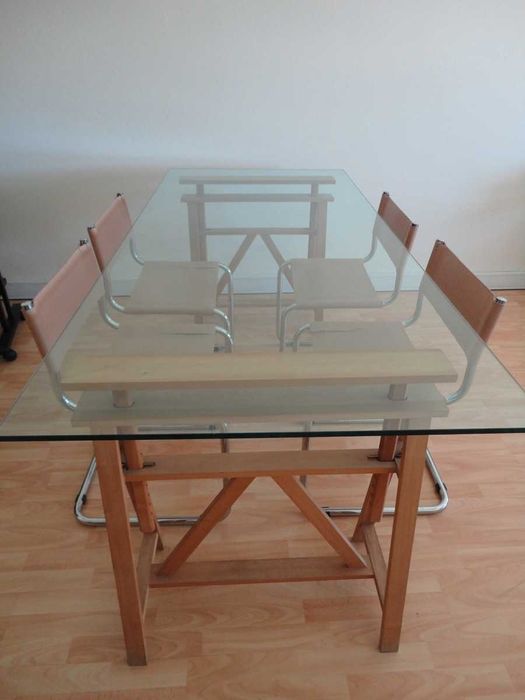Mesa de Reunião ajustável com tampo em vidro + Conjunto de 4 cadeiras