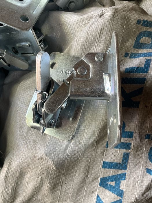 Чироз по 60 грн зажим пружинний