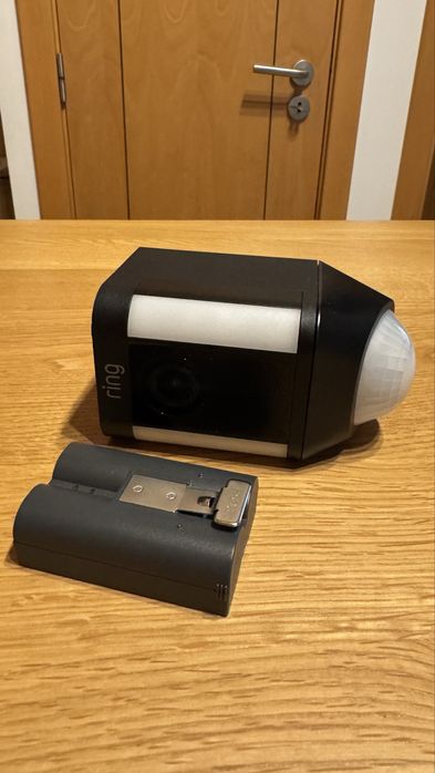 2 cameras Ring Spotlight