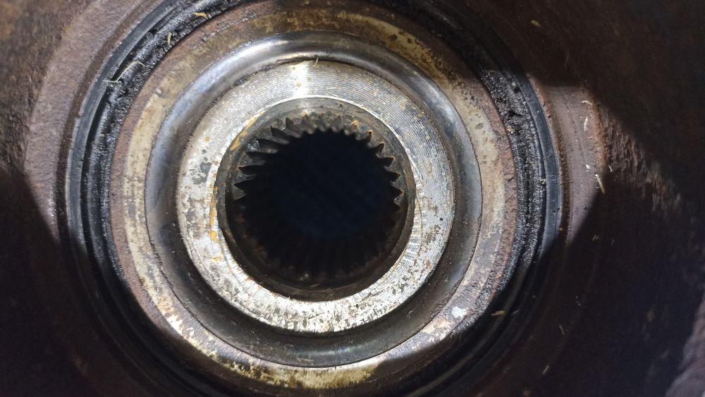 Ступіца кулак поворотний цапфа ліва  Land ROVER RANGE ROVER  L322