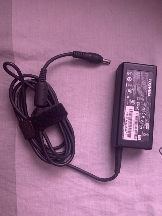 Зарядка для ноутбуку Toshiba