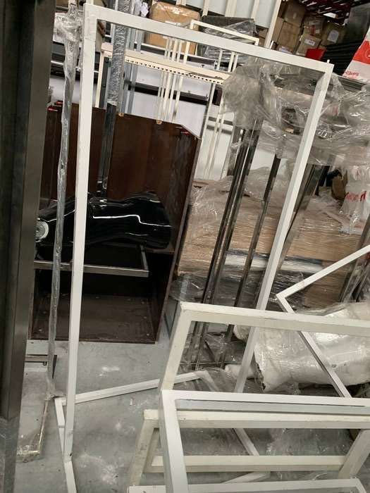 Торгове обладнання (стійки, направляючі, інше).