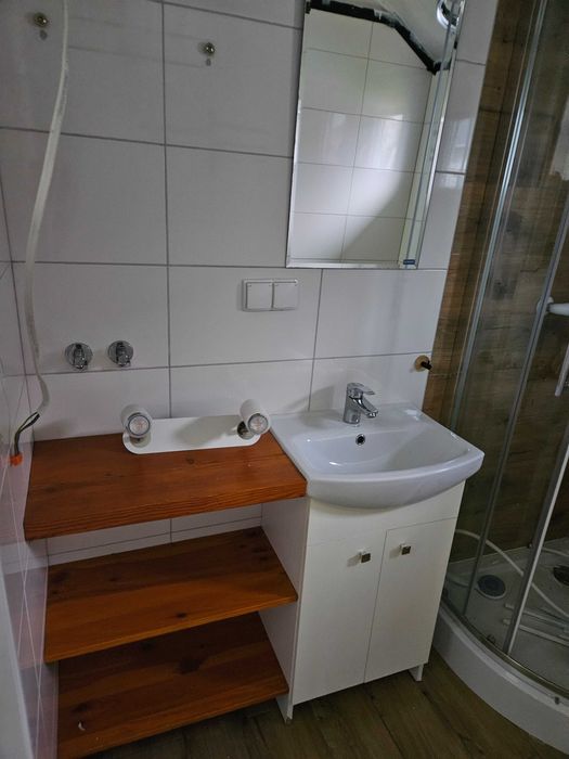 Umywalka z szafka Cersanit bateria syfon lustro kinkiet