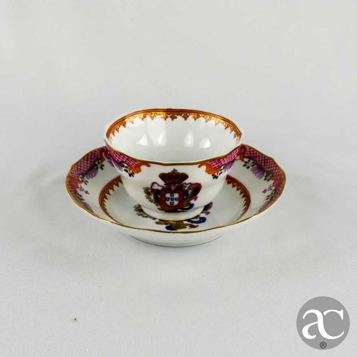 Chávena de café e pires em porcelana NG, Serviço D. Pedro III