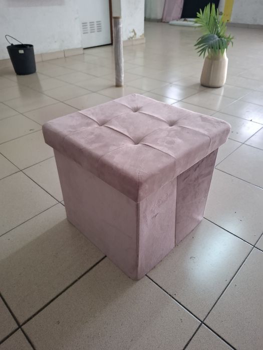 Banco felpudo com arrumação cor rosa velho