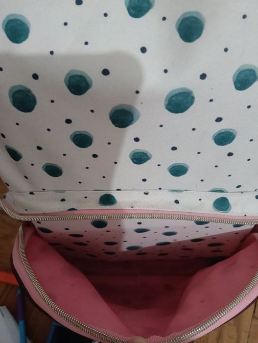 Vendo mochila de escola de menina