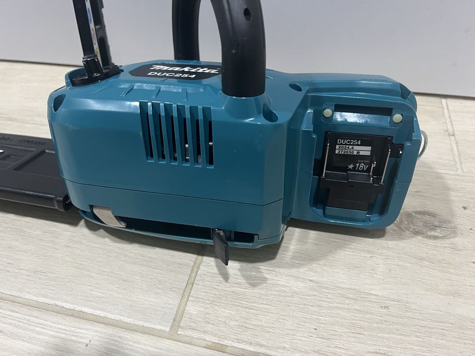 Акамуляторна пилка Makita