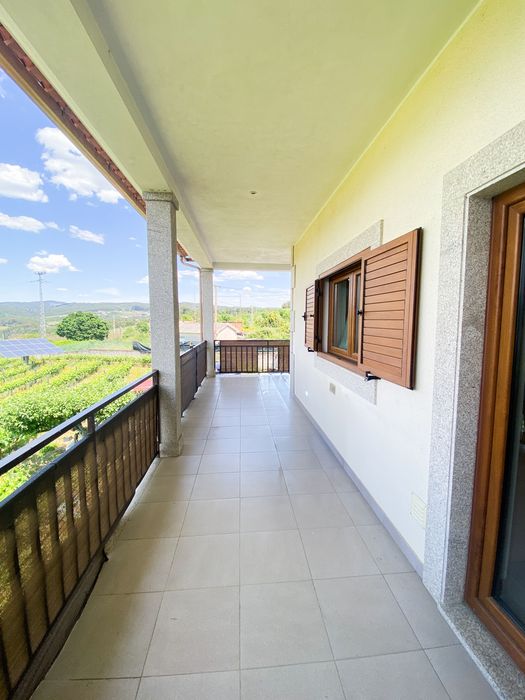 Moradia T4, Casa Moderna c/ Garagem, Jardim, Painéis Solares e Vinha / Próxima da UTAD, Vista deslumbrante.