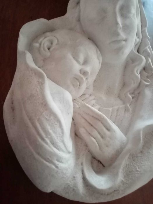 imagem de Nossa Senhora, em gesso, 35 x 26 cm