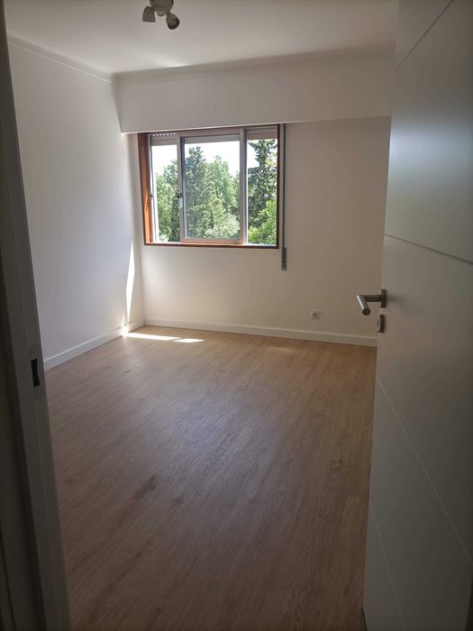 T2 Totalmente Remodelado| Urb.Quinta das Flores - Sto António Cavaleiros | Lisboa