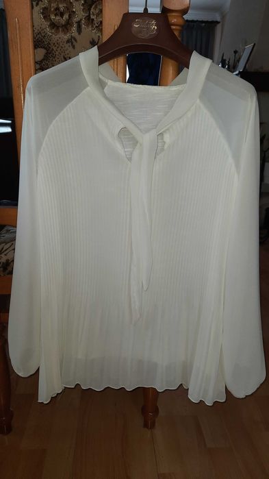 Kremowa elegancka bluzka M
