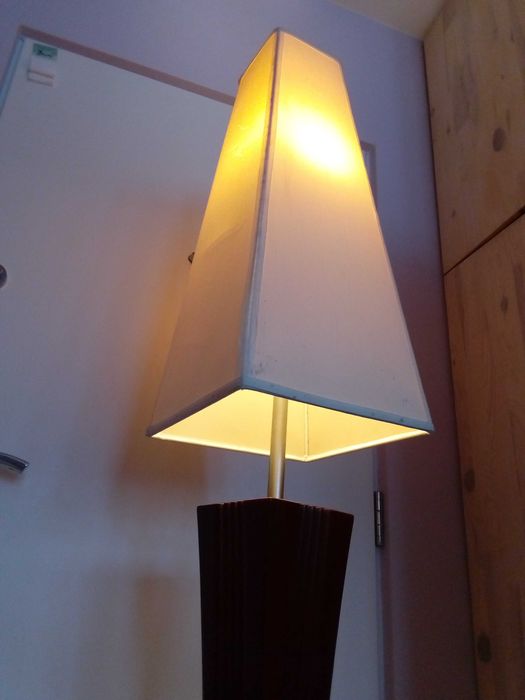 Duża lampa stojąca podłogowa do pokoju salonu sypialni salonowa