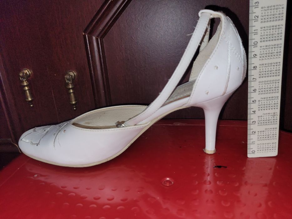 Туфлі білі мініатюрні