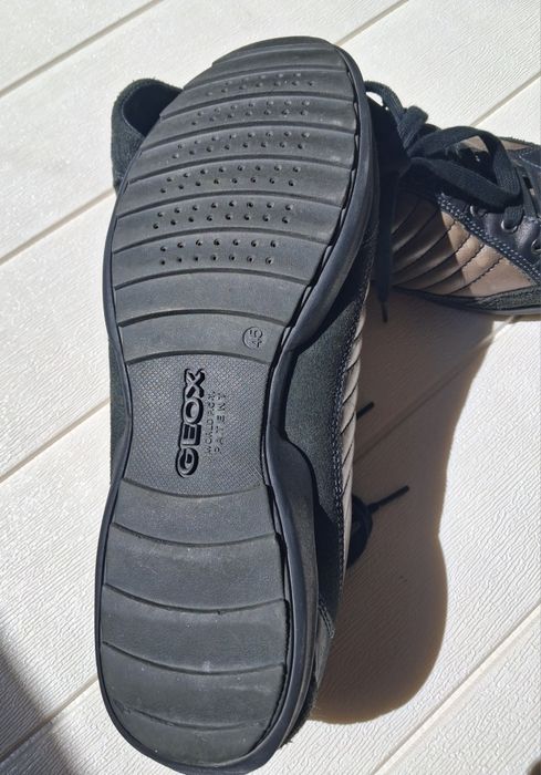Кросівки Geox шкіряні розмір 45 устілка 30 см.