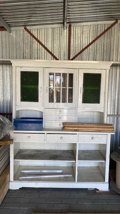 Kredens Byfyj z zielonym szkłem