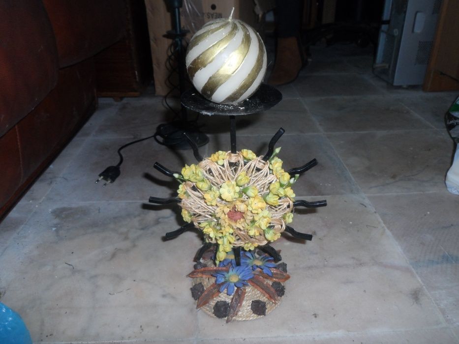 Dois Castiçais de ferro em artesanato