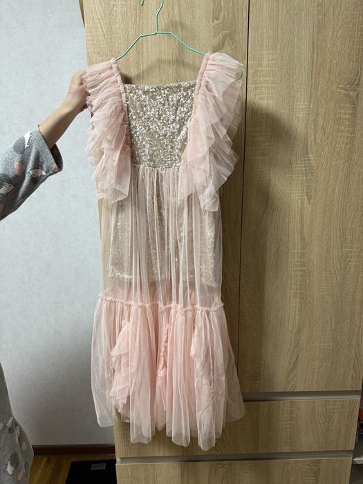 Нарядное платье ,можно на выпускной