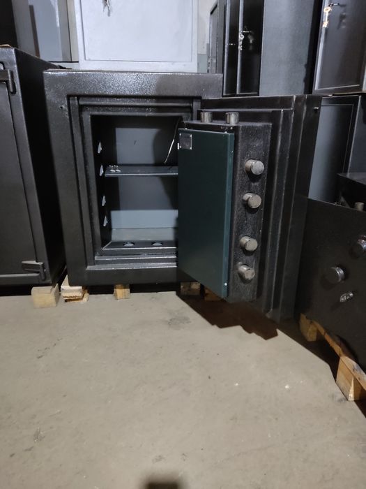 Сейф б.у банковский БССА 5-1000/207-2Кл сертифицированный