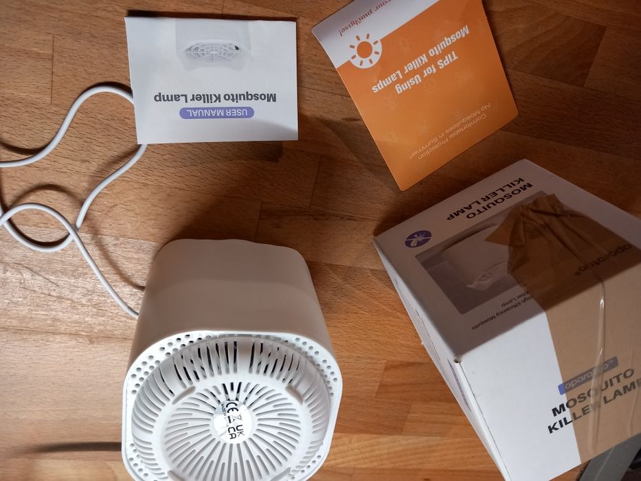 Lampka owadobójcza. Pułapka na komary AVVATTO