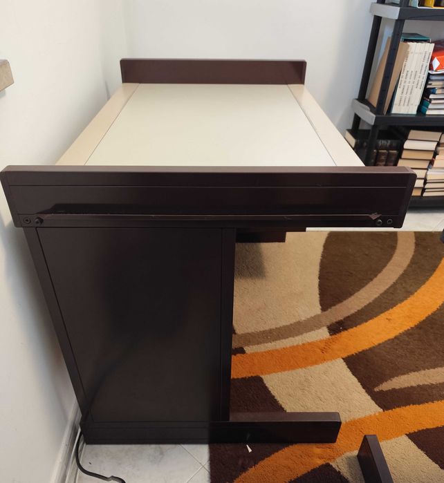 secretárias, módulo de gavetas e armário para escritório