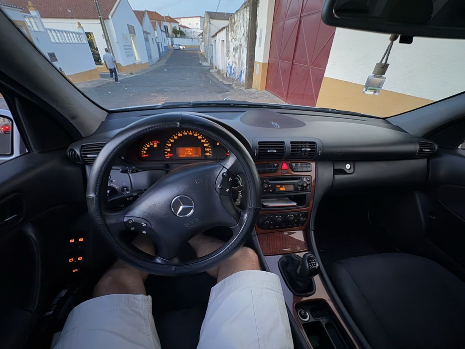 Mercedes-Benz C200 CDI NACIONAL - Excelente estado!