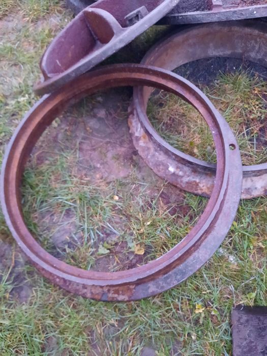 Właz żeliwny d 600 40 tonowy