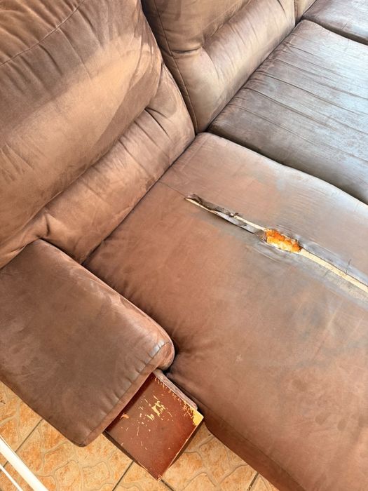 Sofá Chaise Longue Castanho (para restauro ou uso)