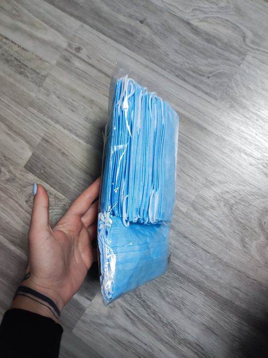 Maseczki niebieskie  3-warstwowe jednorazowe z gumką 50 sztuk