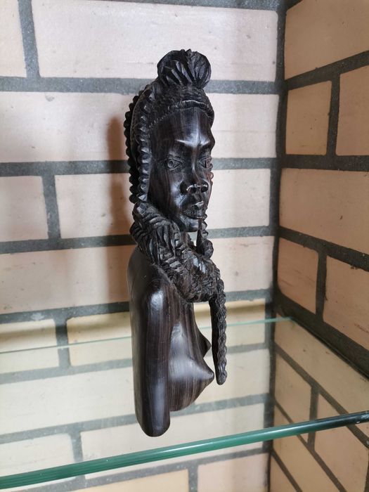 Peça escultura busto senhora africano angolano